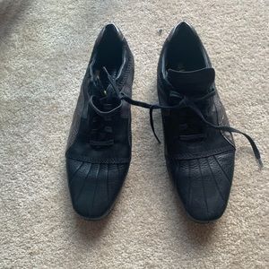 Men’s black Puma sneakers